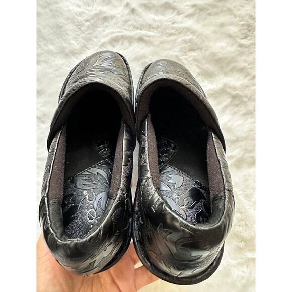 BOC Born Concept Peggy Black Floral Tooled Slip On Clog Womens Y2K 90s Size 8 - Picture 6 of 6